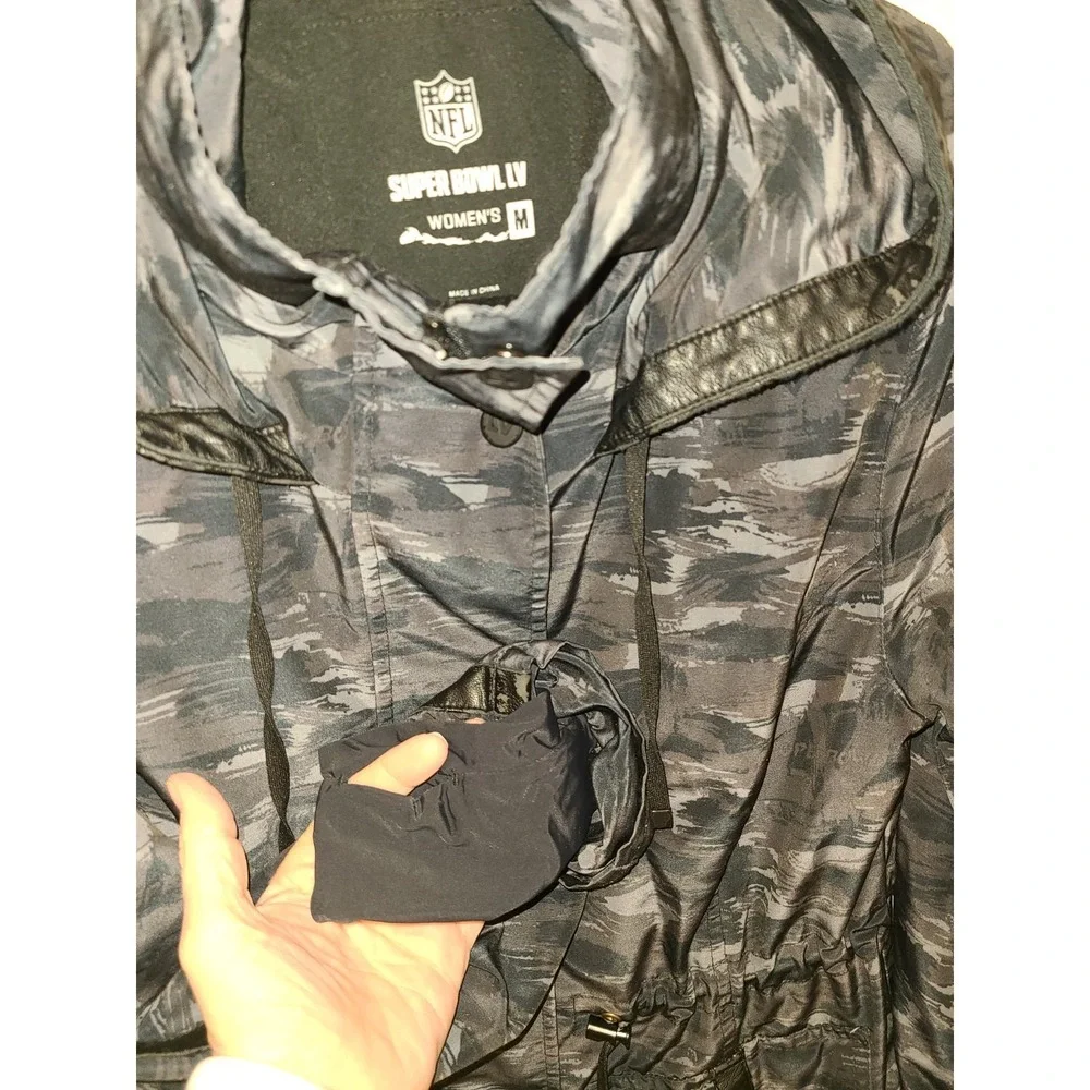 Super‎ Bowl LV NFL '21 Woman's Black Windbreaker Camouflage Jacket Size M Thumb